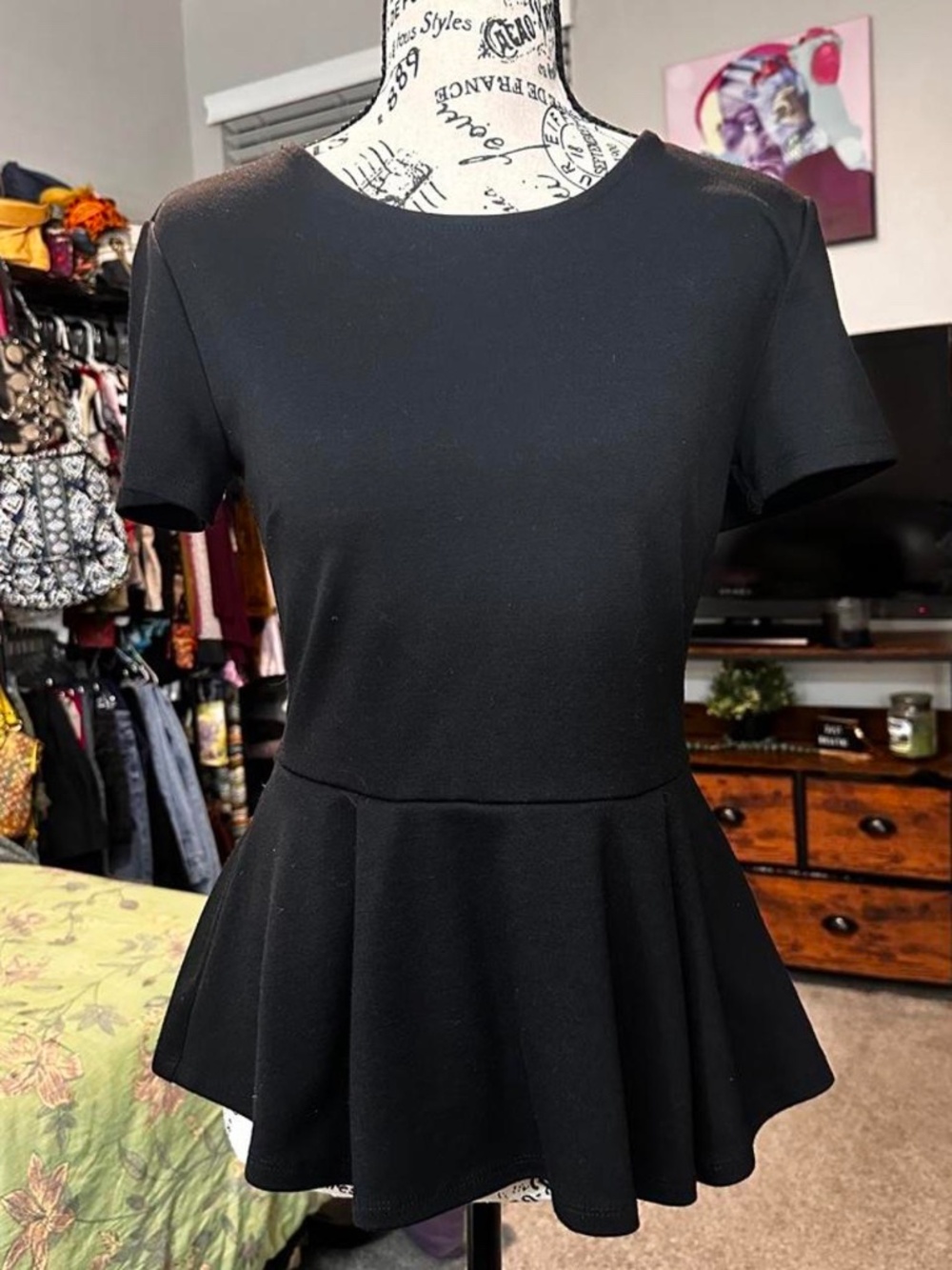 Forever 21 black babydoll top with short sleeves and flared bottom